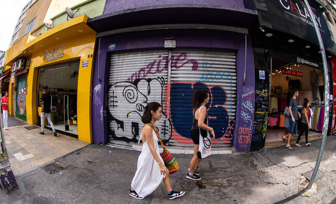 São Paulo, SP - 19.04.2023 - Comércio Fechado -  Centro velho da cidade com  portas e comércio fechados. Foto Edu Garcia/R7