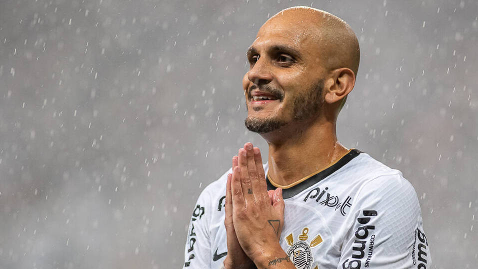 Fábio Santos vai se despedir do Corinthians em jogo contra Internacional;  veja detalhes