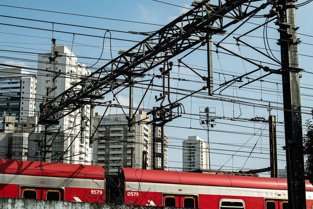 São Paulo, SP - 20.04.2022 -  Sistema de energia que movimentam os trens da linha 10, Turquesa da CPTM, próximo do terminal Barra Funda.   Foto Edu Garcia/R7