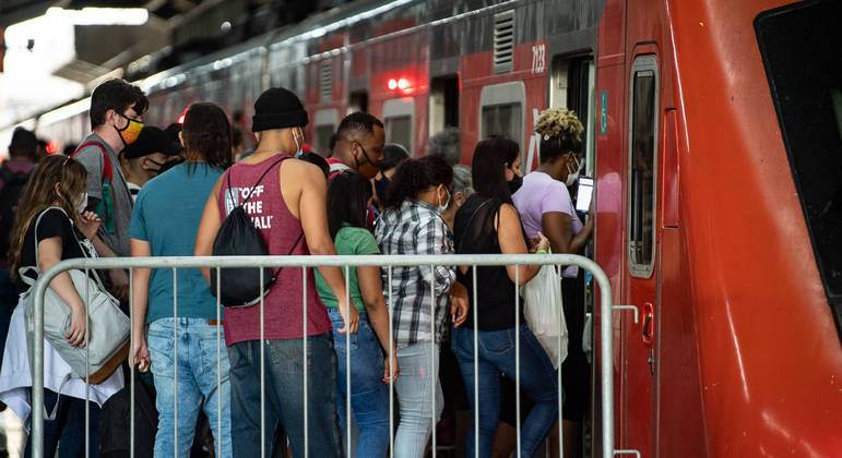 Linhas 8 e 9 de trens são administradas pela iniciativa privada desde janeiro