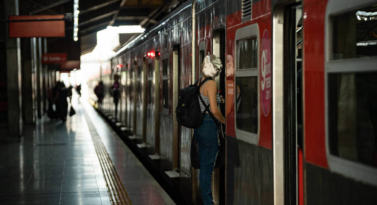 Objetos foram achados nas linhas 5-Lilás do metrô, 8-Diamante e 9-Esmeralda do trem