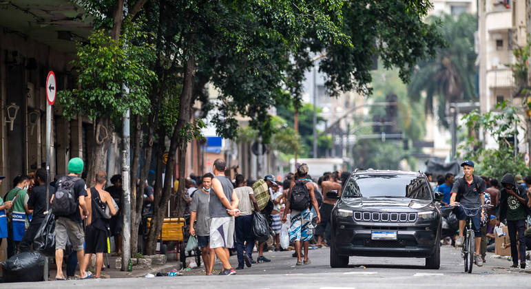 Fluxo da Cracolândia na rua Guaianases, no centro de São Paulo