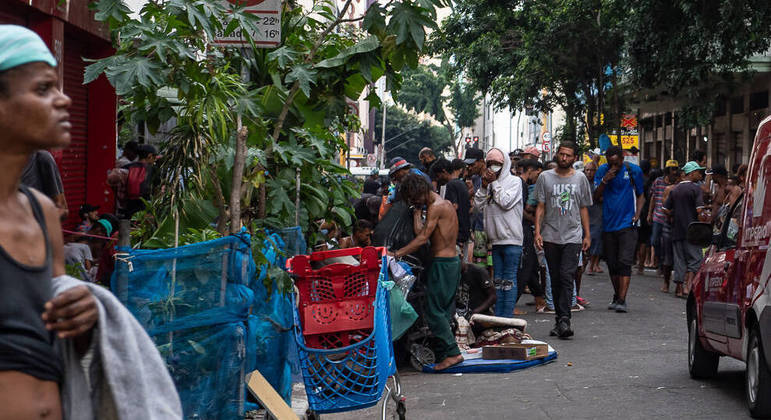 Prefeitura calcula que há cerca de mil usuários de drogas na região da Cracolândia