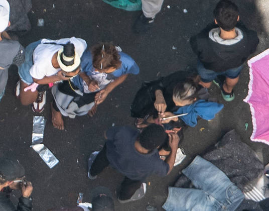 São Paulo, SP - 24.05.2022 - Cracolândia -  Viciados em drogas que estavam na praça Princesa Isabel  e foram retirados pela PM estão divididos entre as ruas Helvétia e Vitória, centro da cidade. Foto Edu Garcia/R7