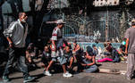 São Paulo, SP - 24.05.2022 - Cracolândia -  Viciados em drogas que estavam na praça Princesa Isabel  e foram retirados pela PM estão divididos entre as ruas Helvétia e Vitória, centro da cidade.  Rua Vitória. Foto Edu Garcia/R7