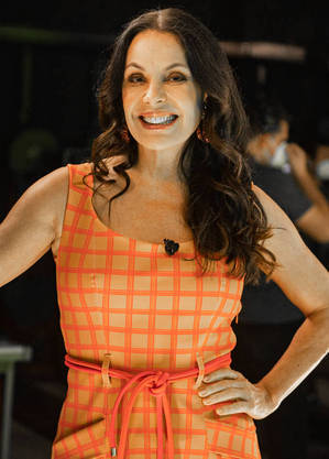 Carolina Ferraz é apresentadora do "Domingo Espetacular"