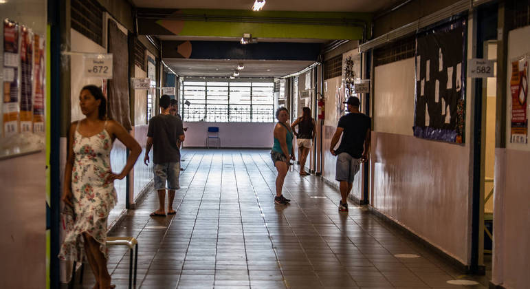 Corredores vazios e pouca fila nas sessões eleitorais para o segundo turno
