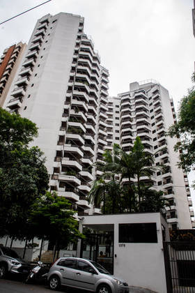 São Paulo, SP - 31.10.2023 - Fachada _ Crime Elize Matsunaga -  Fachada do edifício Roma, na rua Carlos Weber, Vila Leopoldina, na zona oeste da cidade de São Paulo  _ Em maio de 2012,  o empresário e herdeiro da empresa alimentícia Yoki, Marcos Kitano Matsunaga, desapareceu do seu apartamento em São Paulo. Sua esposa, Elize Araújo Kitano Matsunaga, foi condenada por ter matado, destruído e ocultado o corpo do marido, esquartejando e colocando-o em sacos, os quais descartou em uma área de vegetação na Região Metropolitana de São Paulo. Foto Edu Garcia/R7
