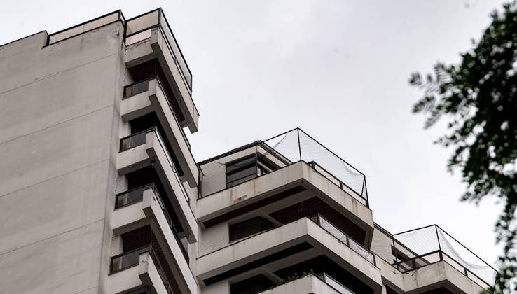 São Paulo, SP - 31.10.2023 - Fachada _ Crime Elize Matsunaga -  Fachada do edifício Roma, na rua Carlos Weber, Vila Leopoldina, na zona oeste da cidade de São Paulo  _ Em maio de 2012,  o empresário e herdeiro da empresa alimentícia Yoki, Marcos Kitano Matsunaga, desapareceu do seu apartamento em São Paulo. Sua esposa, Elize Araújo Kitano Matsunaga, foi condenada por ter matado, destruído e ocultado o corpo do marido, esquartejando e colocando-o em sacos, os quais descartou em uma área de vegetação na Região Metropolitana de São Paulo. Foto Edu Garcia/R7
