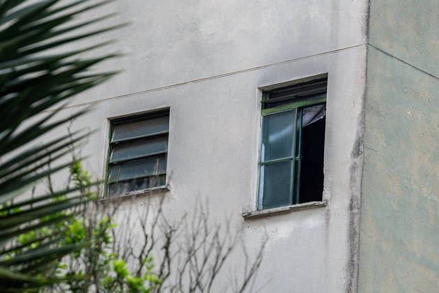 São Paulo, SP - 10.10.2023 _  Eloá _ 15 anos _ Eloá Cristina Pimentel, de 15 anos,  janela do apartamento onde foi mantida refém por mais de 100 horas pelo ex-namorado, Lindemberg Fernandes Alves, de 22 anos, em Santo André, no ABC Paulista. Ela foi morta no dia 17 de outubro de 2008 com um tiro na cabeça disparado por Lindemberg, em um trágico desfecho do sequestro. O rapaz invadiu o apartamento da adolescente inconformado com o fim do relacionamento. Foto Edu Garcia/R7