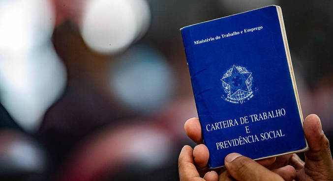 Cerca de 3 milhões deixaram o posto de desempregado no último ano