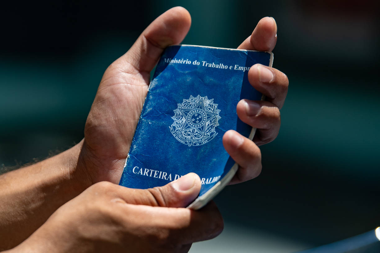 Por fim, Renata ressalta que não é fácil viver atento e focado neste mundo distraído, já que somos estimulados o tempo todo e nós mesmos super estimulamos nossos cérebros e nem percebemos. "Como tudo na vida, é preciso autoconhecimento, auto responsabilidade e disciplina. A mudança para uma vida mais consciente e atenta é possível, mas exige esforço. No final, vale a pena", conclui<br>