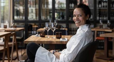 Chef brasileira é proprietária de dois restaurantes em Paris