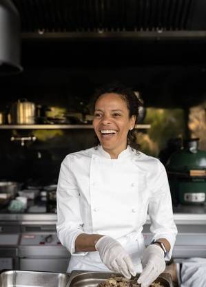 Chef une os sabores das culinárias brasileira e francesa