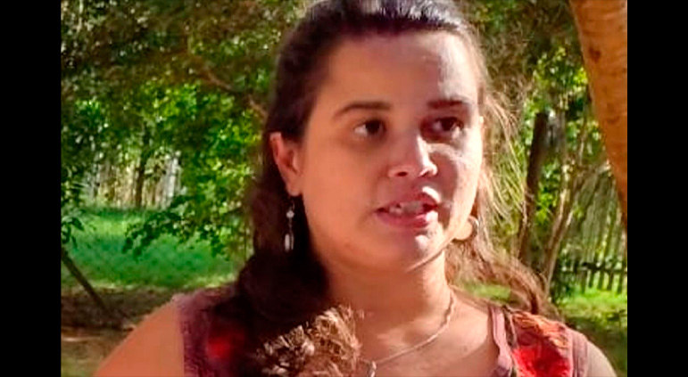 A professora, Flavia Amoss Merçon Leonardo, de 38 anos, chegou a ficar internada numhospital. Mas também não resistiu e morreu