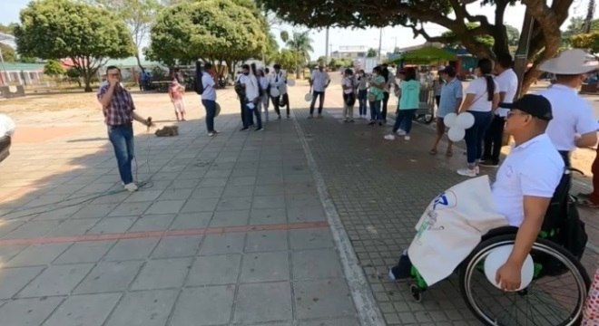 Último protesto pedindo paz realizado na cidade de Tame (Divulgação/Record TV)