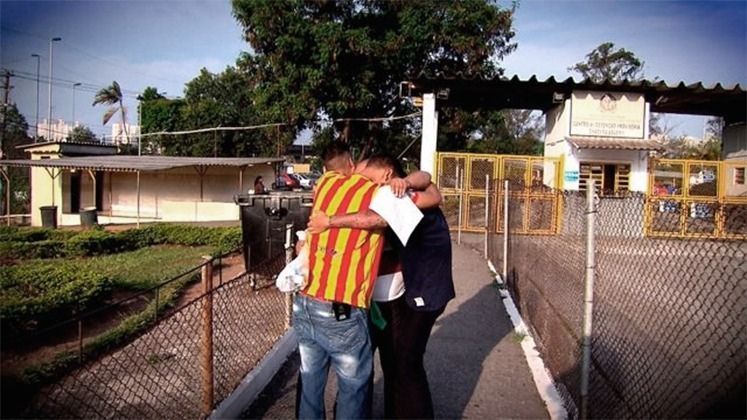 A emoção da saída do Emerson que ficou quase um ano preso injustamente