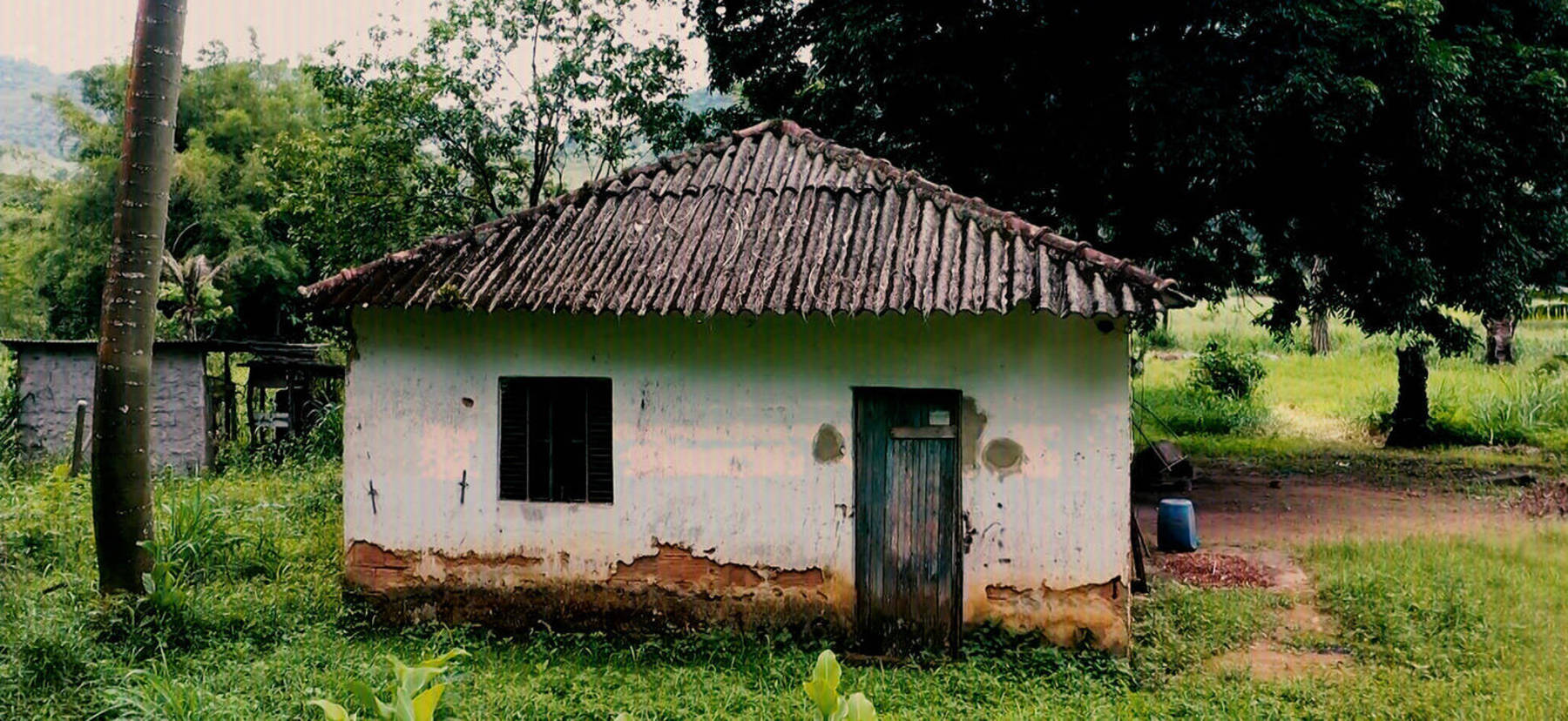 Jovens foram levados para esse sítio em Magé, no Rio de Janeiro (Reprodução/Record TV)