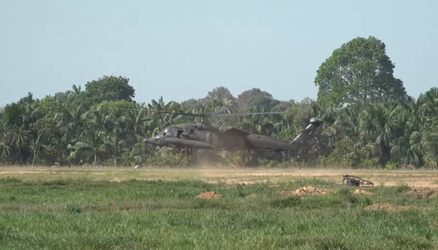 Exército brasileiro foi responsável por levar urnas a locais inóspitos da Amazônia (Ciro Barros/Reprodução/RECORD)