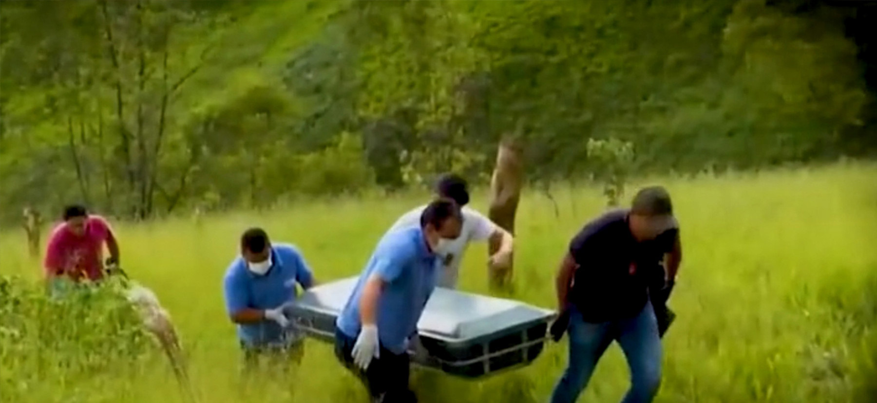 Corpo da menina Lara é localizado (Reprodução/Record TV)