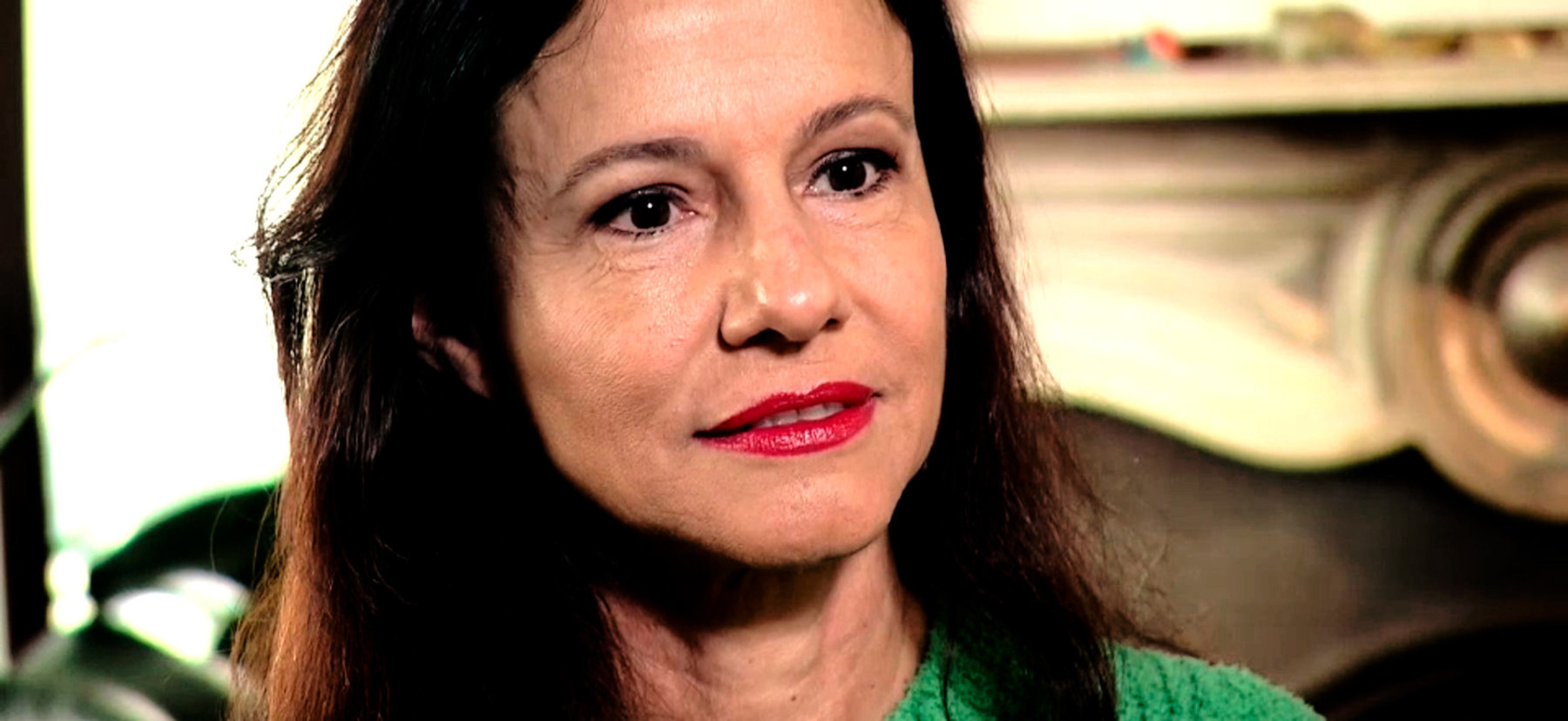 Lorena lembra que não queria ficar restrita ao estúdio, mas também fazer matérias na rua (Reprodução/Record TV)