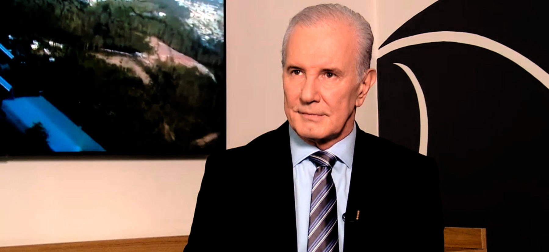 Celso Freitas atualmente comanda o Jornal da Record (Reprodução/Record TV)