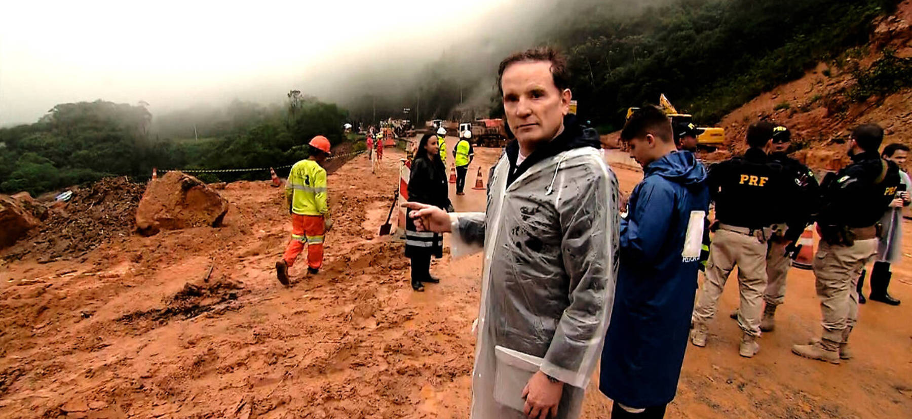 Roberto Cabrini comanda grandes reportagens na atração (Reprodução/Record TV)