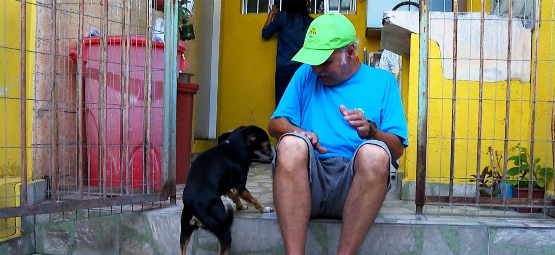 Mila é a paixão da casa do Roberto (Reprodução/Record TV)