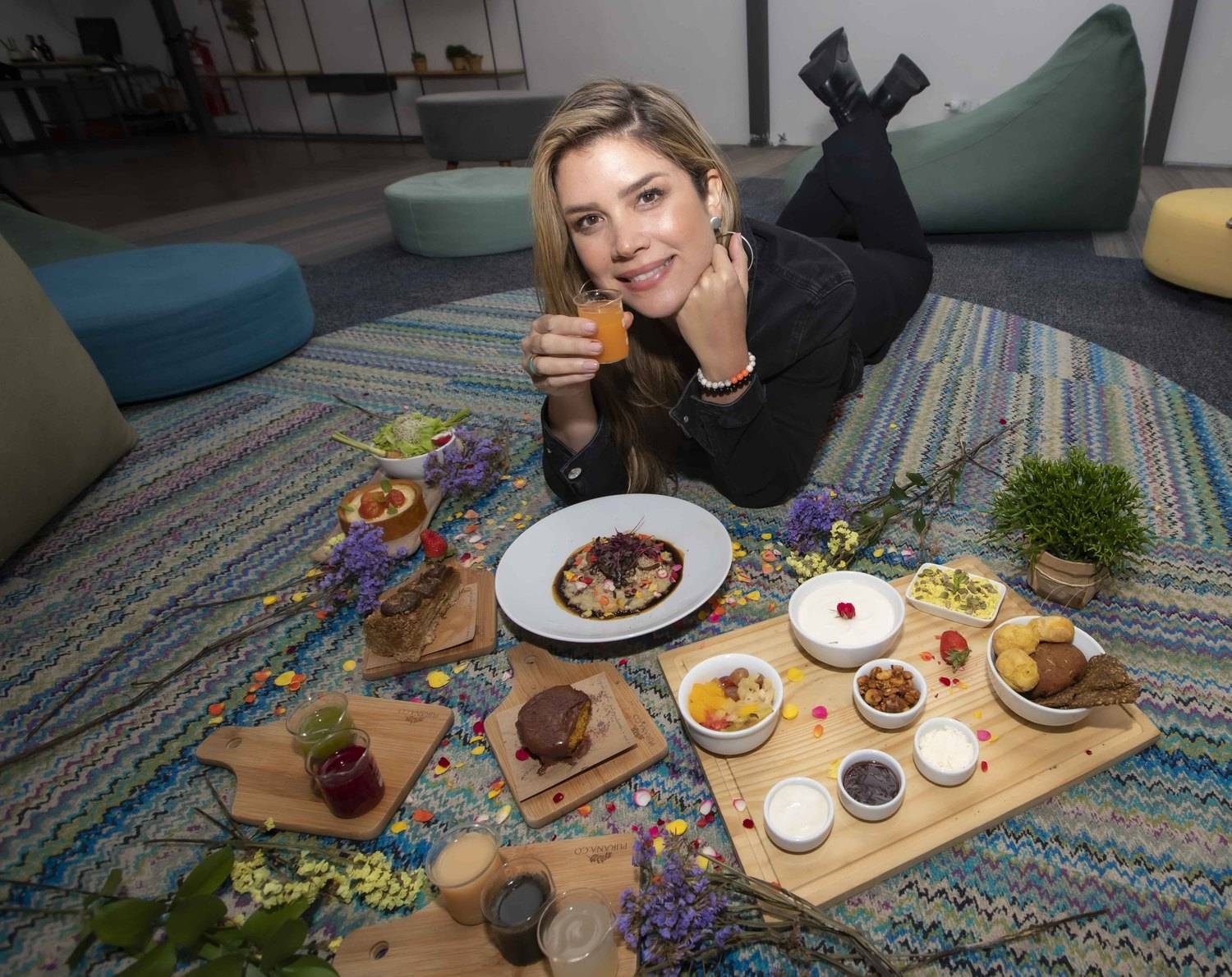 Alana Rox adotou a causa do veganismo e procura orientar pessoas sobre esse estilo de vida (Edu Garcia/ R7)