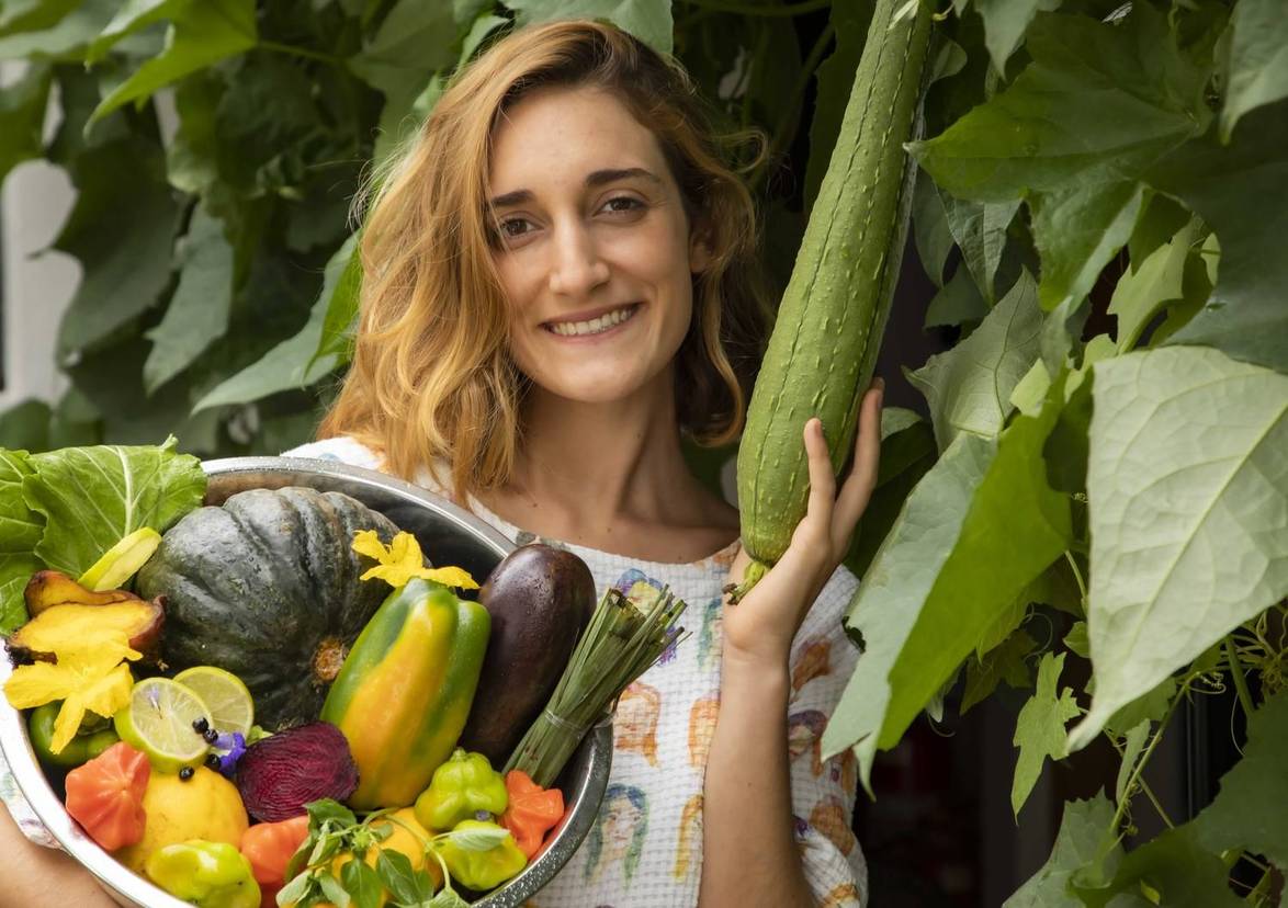 A jovem Natalia Luglio é vegana há 4 anos e hoje pilota um restaurante plant-based em São Paulo (Edu Garcia/ R7)
