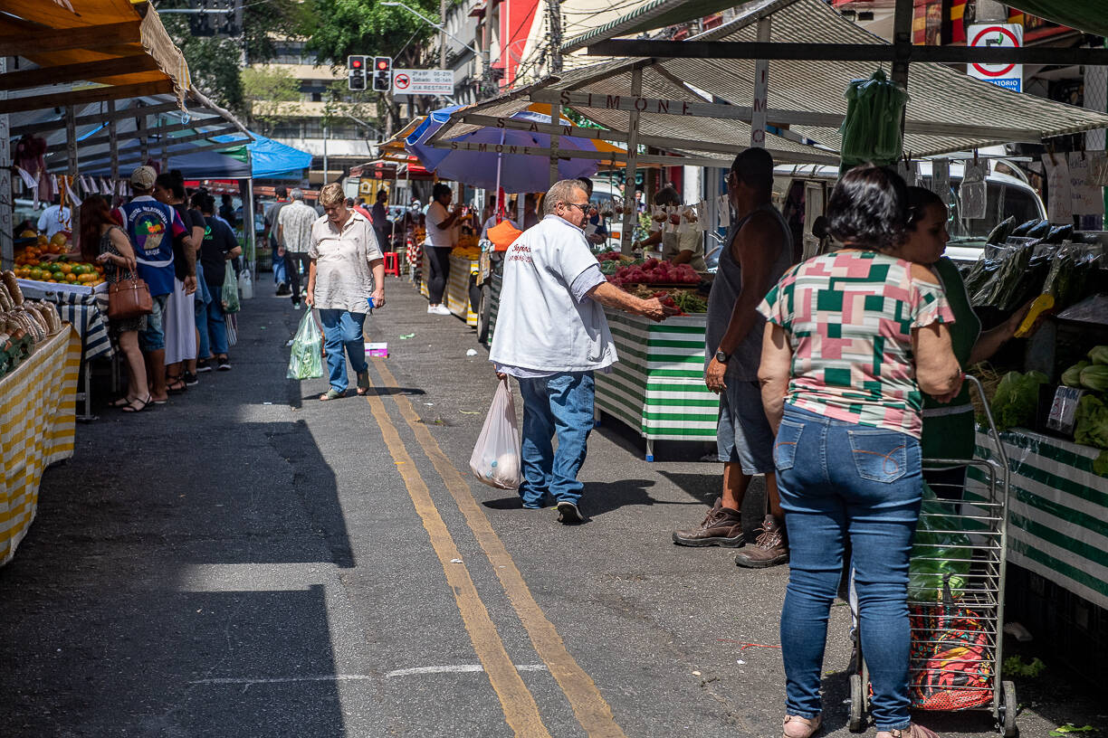 Feirantes do Mercado de São Brás relatam problemas em espaço