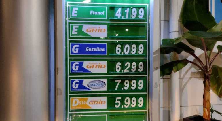 Preço dos combustíveis em posto na avenida Rebouças na noite desta quinta (10)