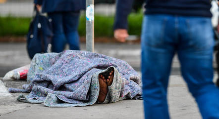 Um morador de rua morreu e outros dois ficaram feridos