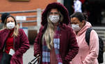 São Paulo, SP - 18.05.2022 - Temperatura caiu nesta quarta-feira na cidade.  A população também aderiu o uso de máscaras para se proteger do frio. Estação Lapa da ViaMobilidade. Foto Edu Garcia/R7