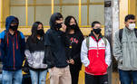 São Paulo, SP - 18.05.2022 - Temperatura caiu nesta quarta-feira na cidade.  A população também aderiu o uso de máscaras para se proteger do frio. Foto Edu Garcia/R7