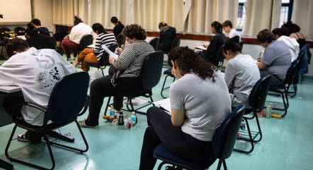 Alunos de todo o ensino médio público devem fazer o Provão