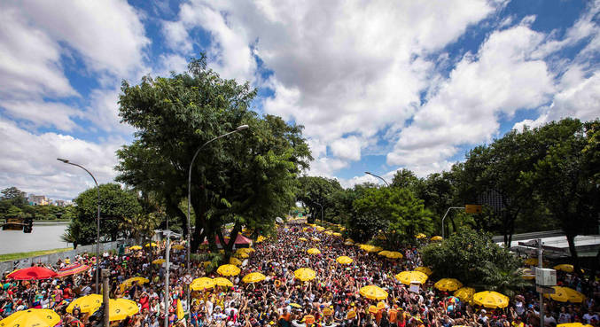 Desfile do bloco de Carnaval de Pernambuco, Galo da Madrugada, no Ibirapuera