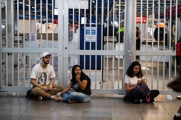 São Paulo, SP - 23.03.2023 - Gever Metroviários - Portas fechadas para acesso ao metro no Terminal Barra Funda, zona oeste da