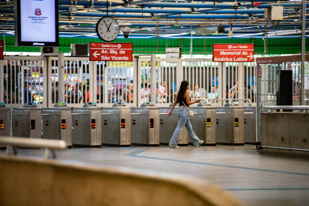 São Paulo, SP - 23.03.2023 - Gever Metroviários - Portas fechadas para acesso ao metro no Terminal Barra Funda, zona oeste da cidade. Foto Edu Garcia/R7