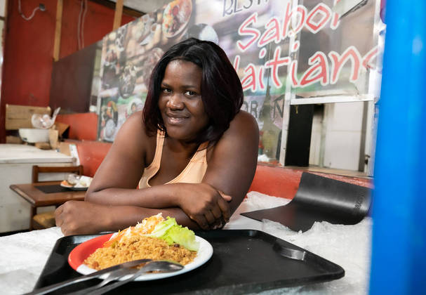 São Paulo, SP - 25.01.2022  _ R7 Estúdio - Bairro do Cambuci onde o maior número imigrantes haitianos na cidade. Foto Edu Garcia/R7