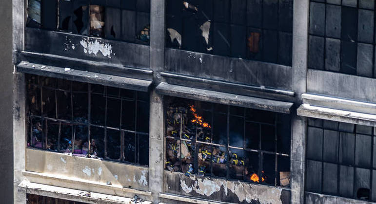 Milhares de funcionários foram afetados após o incêndio 
