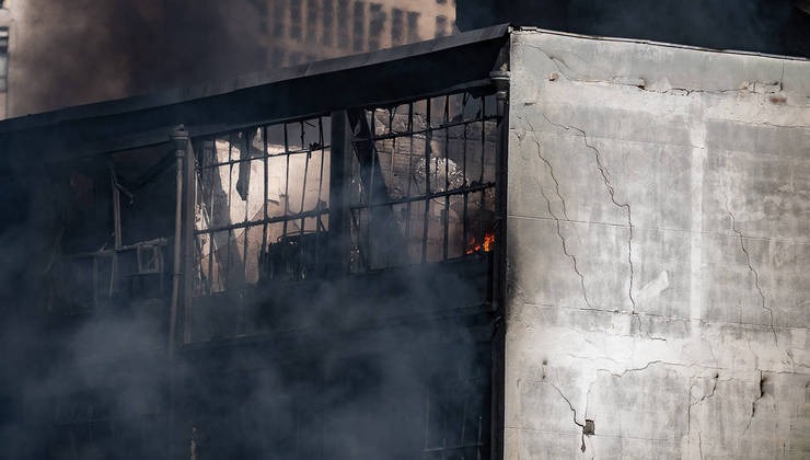 Prédio atingido por incêndio no Brás corre risco de desabar, São Paulo