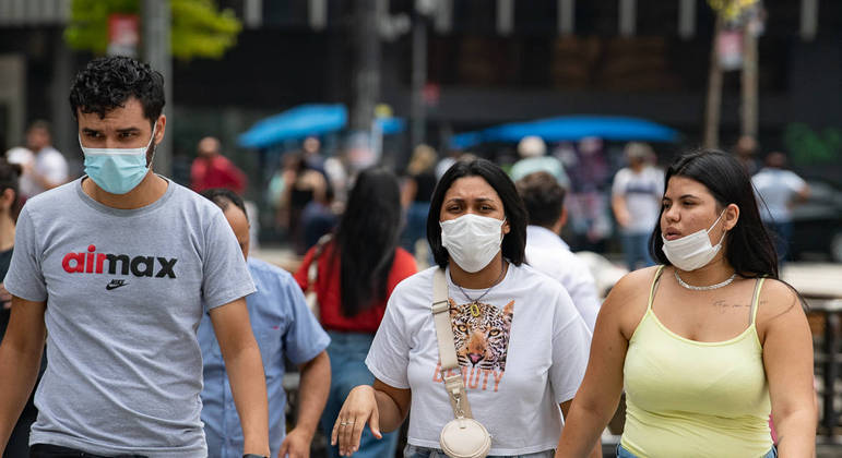 Mais de 37% da população já recebeu a dose de reforça contra a Covid-19 no Brasil 