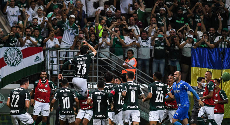 Jogadores do Palmeiras comemoram o gol anotado diante do Corinthians no Allianz Parque