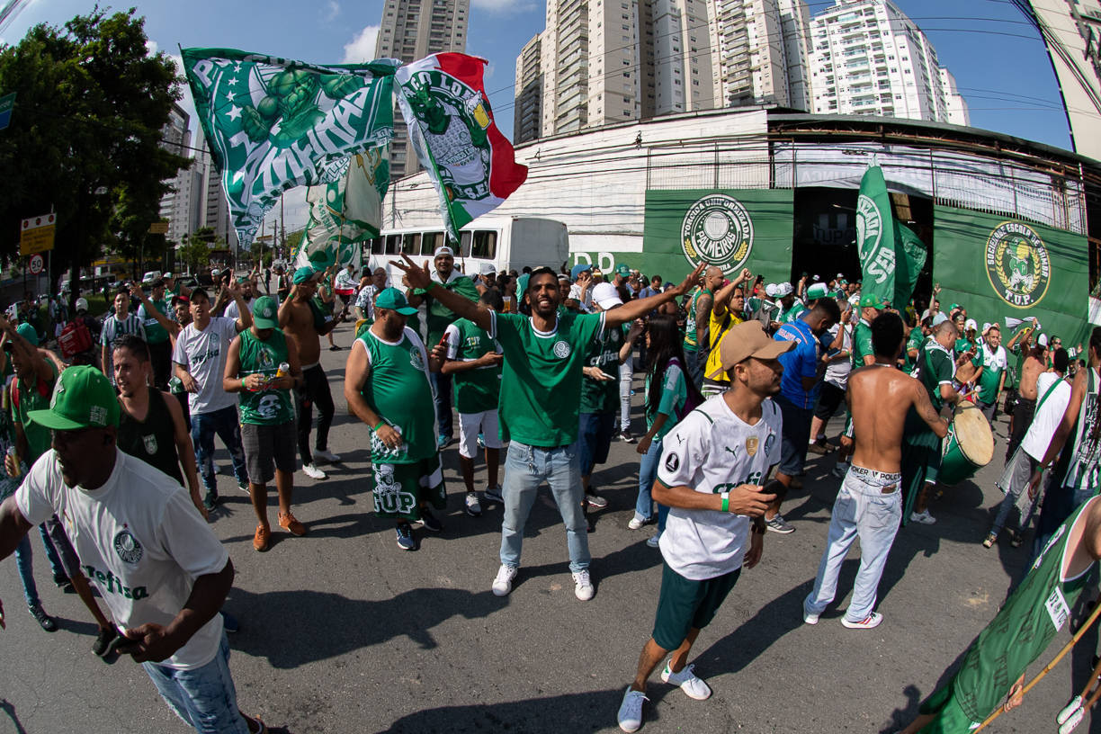 Torcedores enviam Palmeiras ao Mundial com festa e clima de