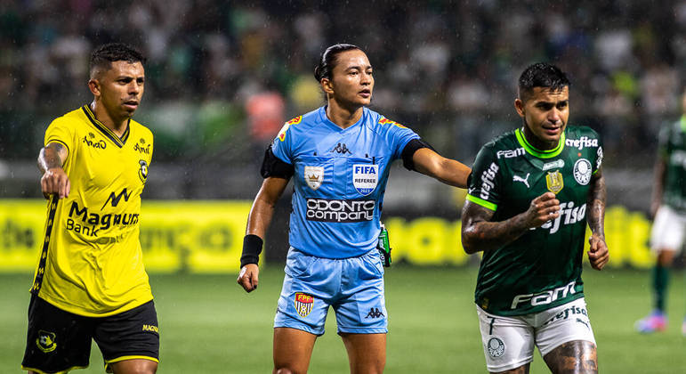 Edina Alves Batista será a primeira mulher a apitar uma final do Paulistão