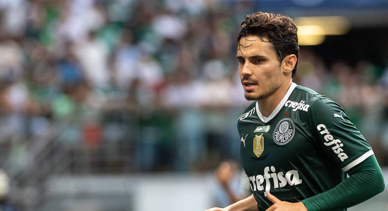 Raphael Veiga em partida pelo Palmeiras 
