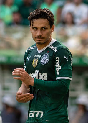 Raphael Veiga em partida pelo Palmeiras
