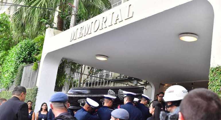 Pelé foi sepultado nesta terça-feira (3), em cerimônia reservada a familiares e amigos