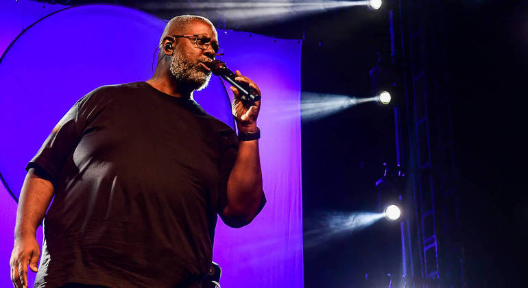 Péricles vai fazer show em São Paulo nesta sexta-feira (28)